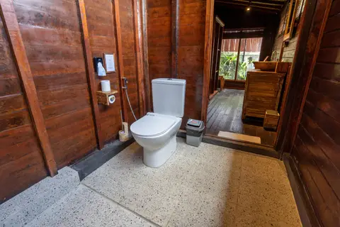 Rumah Elfi: toilet in the second bathroom