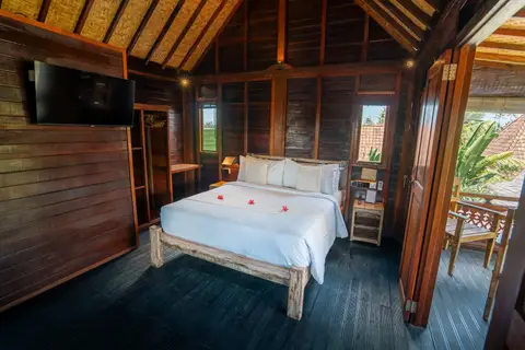 Rumah Elfi: third bedroom with a double bed