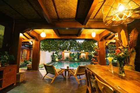 Rumah Elfi: terrace with a view of the lit pool at night