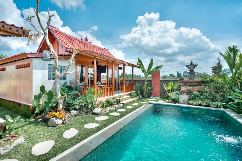 Joglo Hati: Madu, the second wooden house, next to the pool