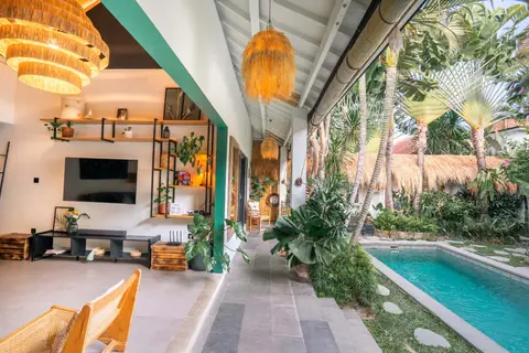 Villa Mint Satu: living room with a view of the pool