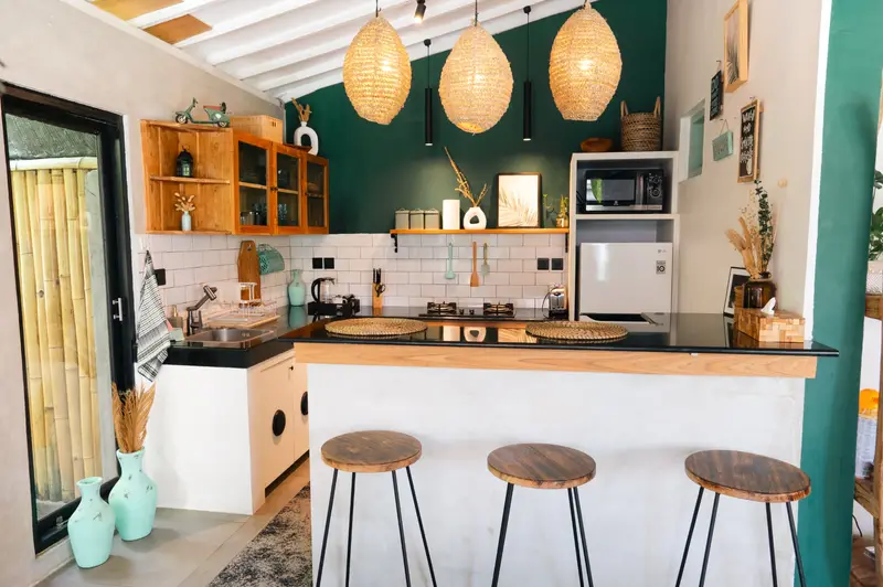 Villa Mint Satu: kitchen bar with stools
