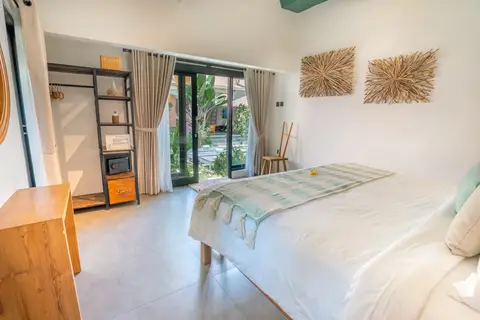 Villa Mint Satu: third bedroom with a clothes rail
