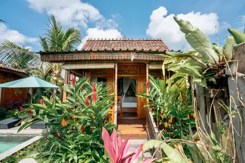 Rumah Richard: second cottage among tropical flowers