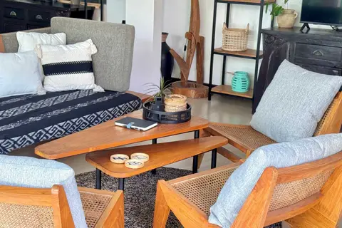 Villa Mint Dua: living room with rattan furniture