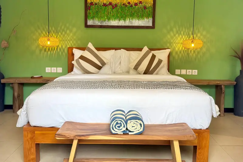 Villa Mint Dua: first bedroom with a green wall