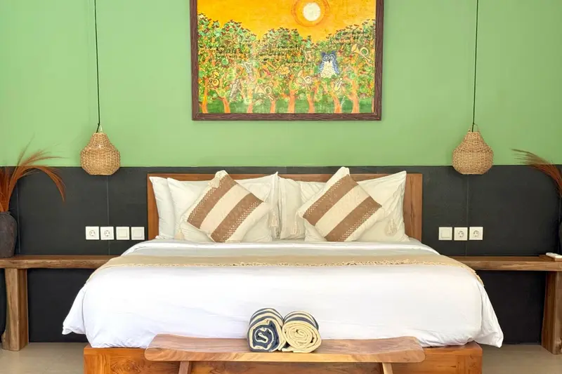 Villa Mint Dua: third bedroom with a green wall