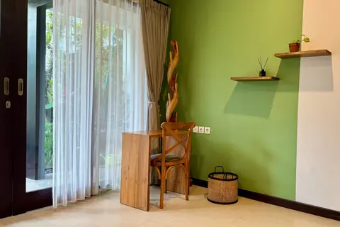 Villa Mint Dua: third bedroom with a window seat