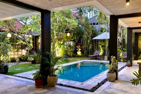 Villa Mint Dua: lit pool and terrace at dusk