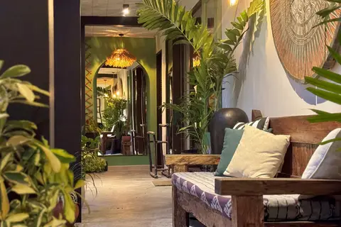 Villa Mint Dua: terrace with a daybed in the evening