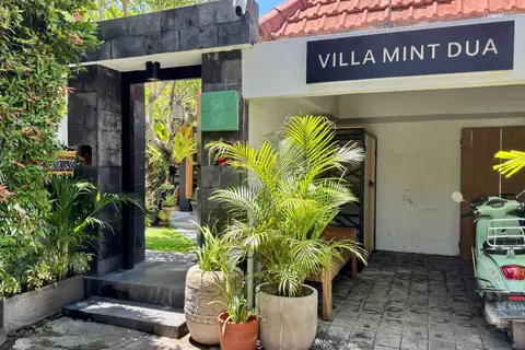 Villa Mint Dua: entrance with the villa sign