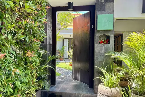 Villa Mint Dua: entrance gate surrounded by plants